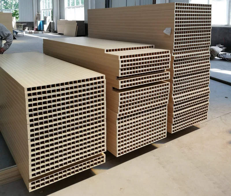 Quelles matières plastiques conviennent à la fabrication de portes WPC ?