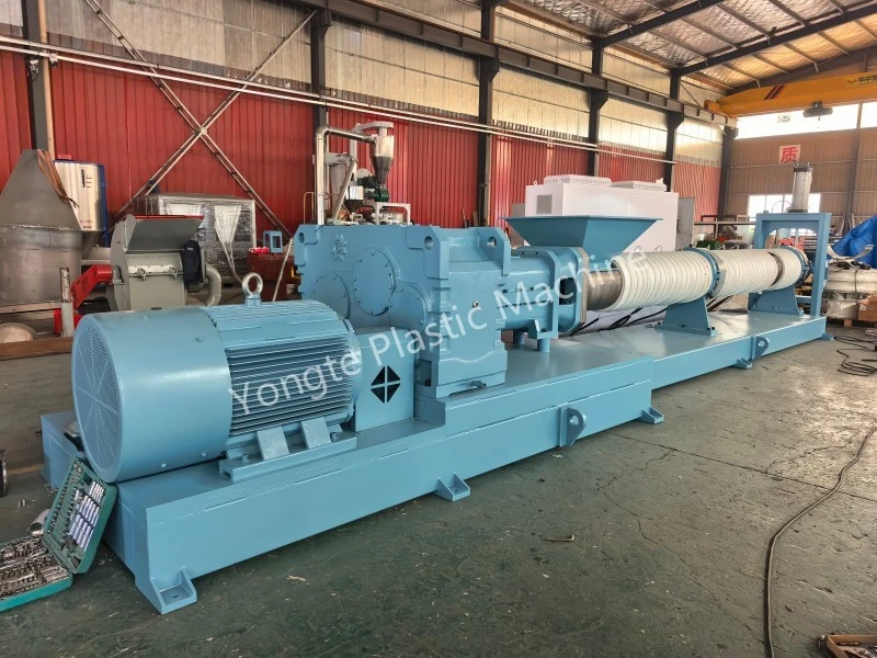 Yongte termine le test d'acceptation en usine d'une extrudeuse à double vis de recyclage de plastique personnalisée pour un client africain