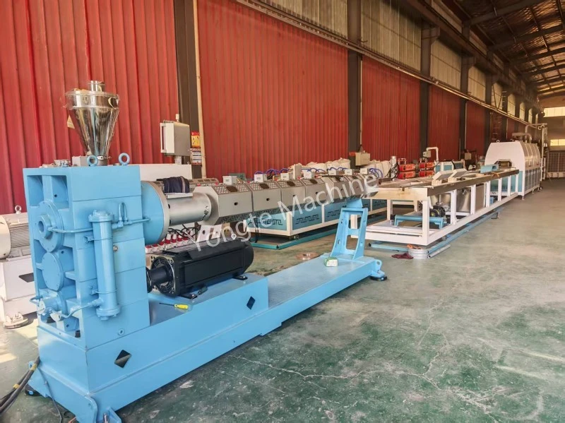 Quel type de machine à bois en plastique peut utiliser du plastique recyclé ?