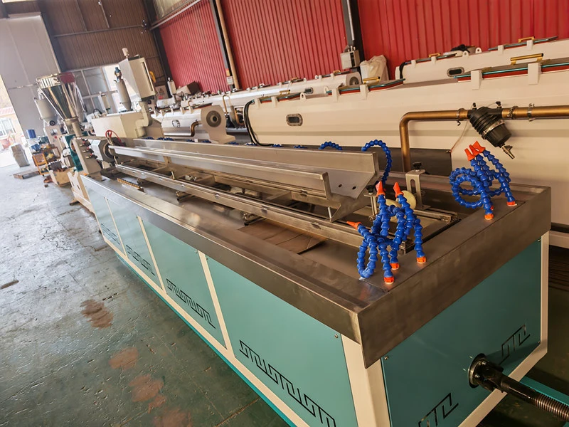 Ligne d'extrusion de profilés ABS