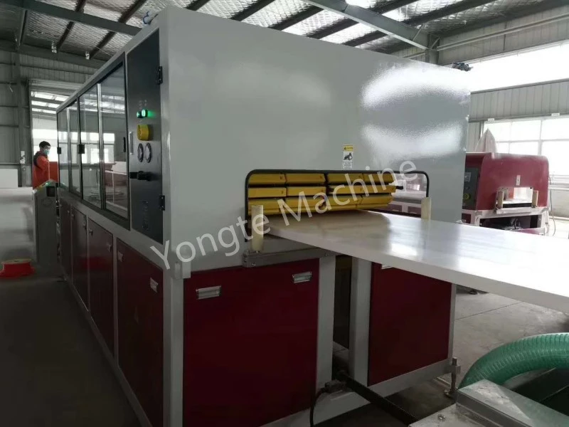 Machine de fabrication de portes en PVC au Bangladesh