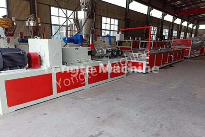 Machine de panneaux muraux WPC à haute efficacité en Chine