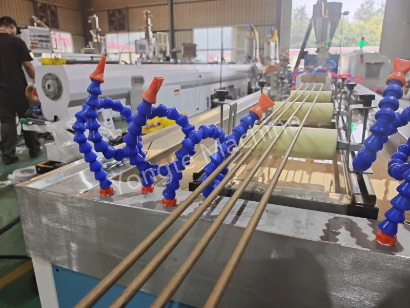 Machine de fabrication de tuyaux WPC en Chine avec quatre cavités