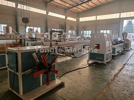 Machine à tuyaux en mousse