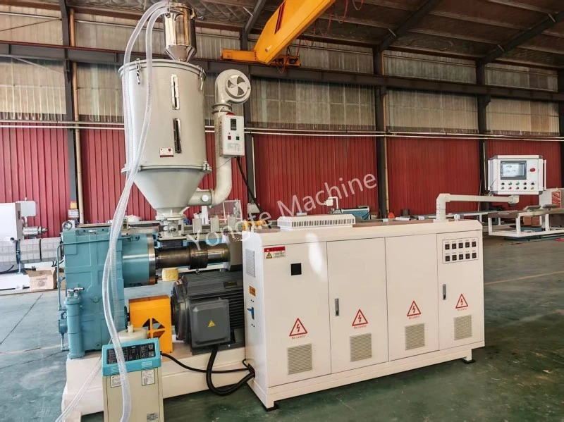Extrudeuse SJ120/33 à haute efficacité pour la production de feuilles de plastique d'un client chinois
