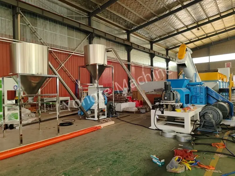 Machine de recyclage des déchets plastiques en Inde