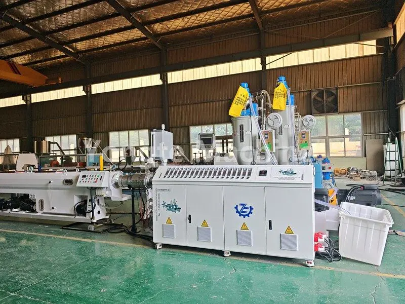 Extrudeuse de tuyaux PE