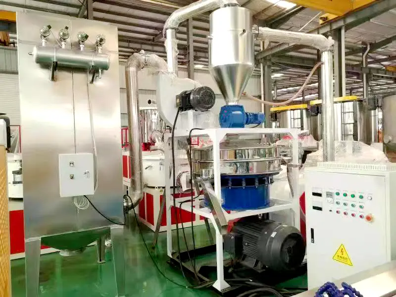 Machine de concassage et de meulage de PVC