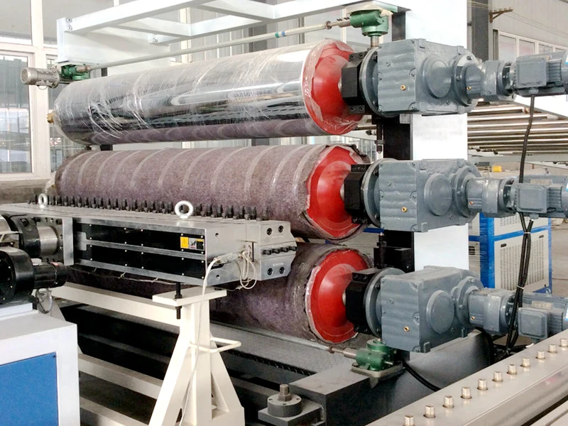 Machine de fabrication de plaques en PVC