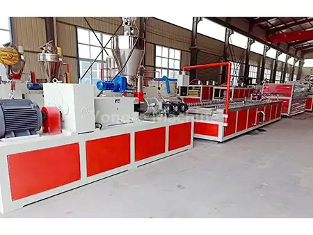 Ligne de production de panneaux muraux en PVC