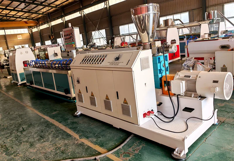 Machine de fabrication de tuyaux de trempage en caoutchouc