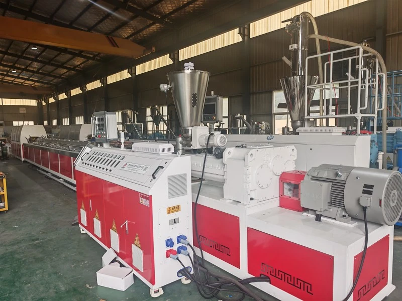 Ligne d'extrusion de cadre de porte en mousse solide WPC pour les Indiens