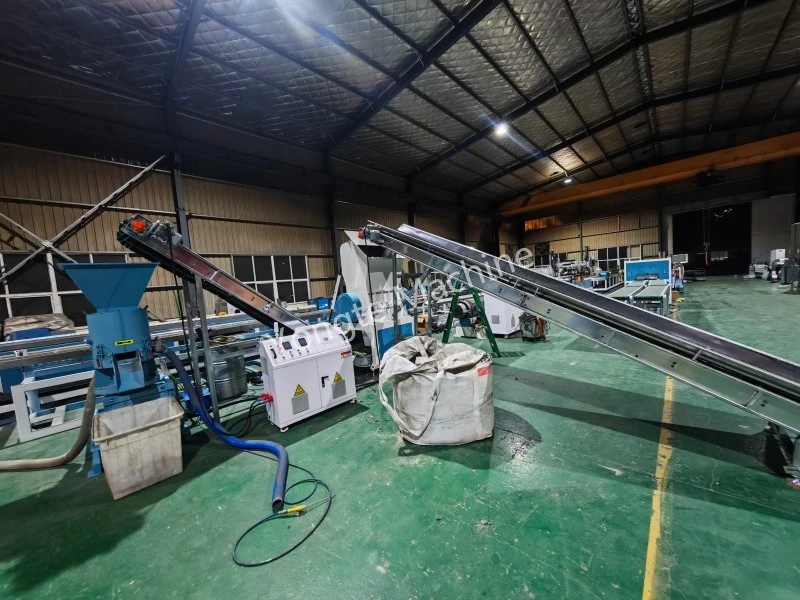 Machine de recyclage des déchets textiles