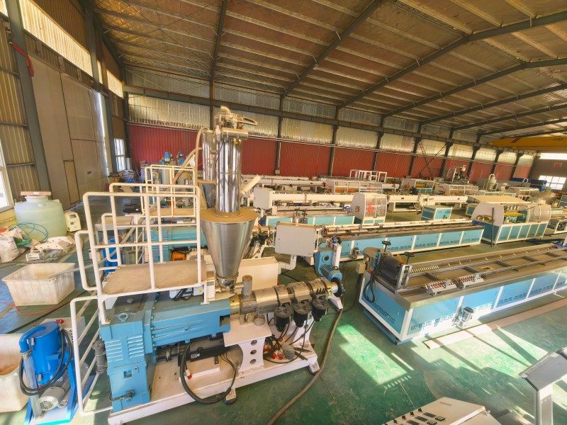 Machine WPC composite bois-plastique