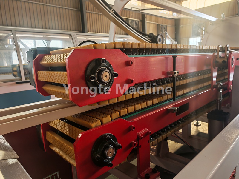 Machine de fabrication de montant de porte WPC
